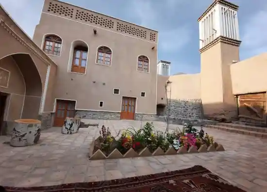 اقامتگاه سنتی افوشتا