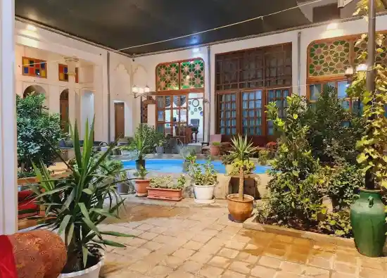 اقامتگاه سنتی خاننشین