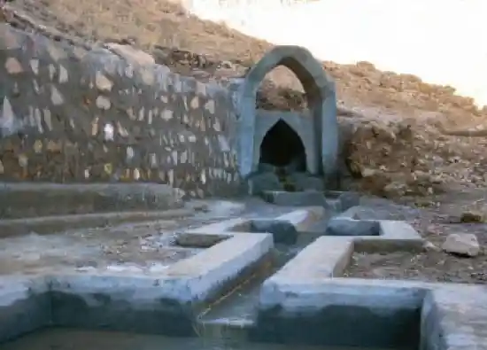 چشمه پیرسقا