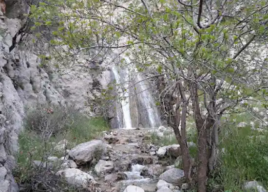 آبشار تنگ سوسن