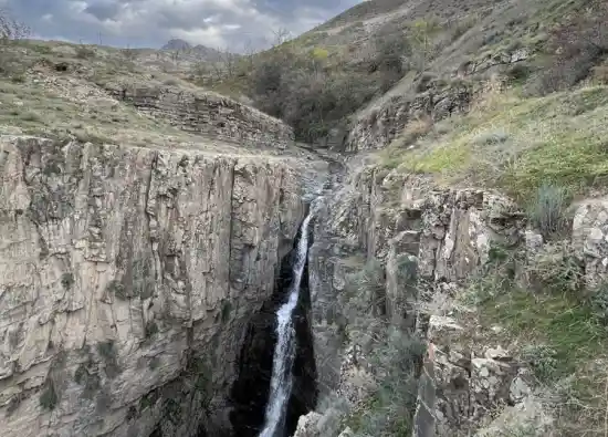 آبشار قاری قشلاقی