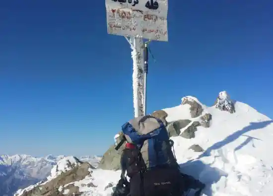 قله کورە میانە