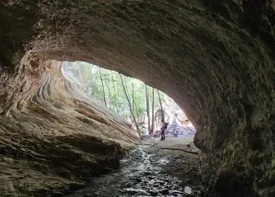 غار روستای کاستان