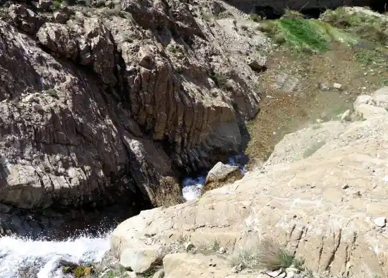 چشمه بوزخانه