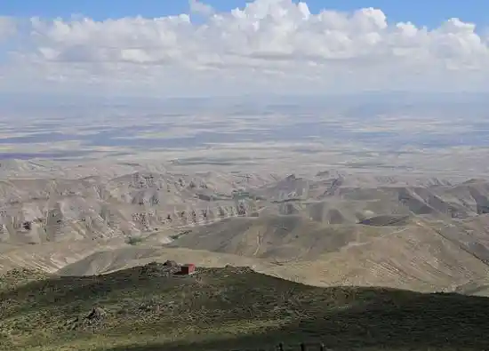 قله سرآخور
