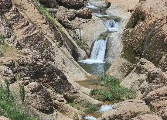 آبشار هفت حوض مخملکوه