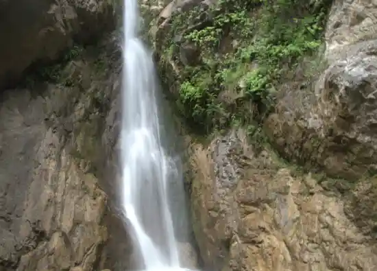 آبشار سرخه کمر