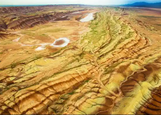 کوه های رنگین کمانی اشتهارد