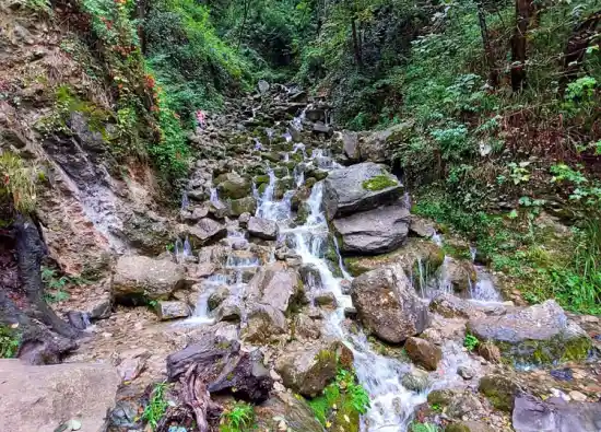 آبشار آب پری