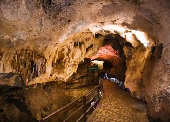 غار قوری قلعه