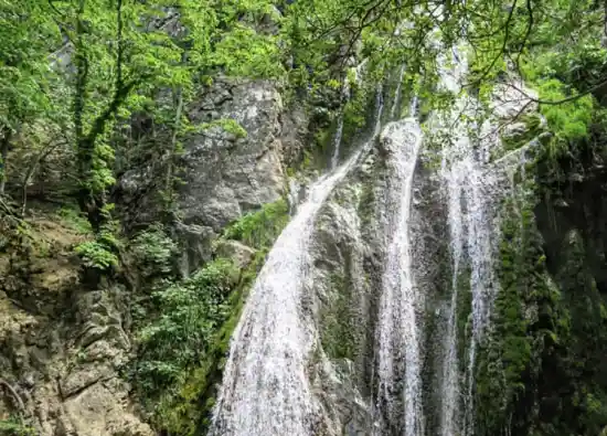 آبشار آغویه