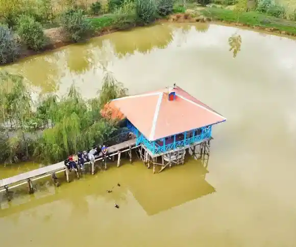 اقامتگاه بومگردی ویلای آب-1