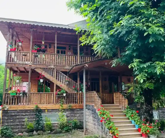 اقامتگاه بومگردی احمد-1