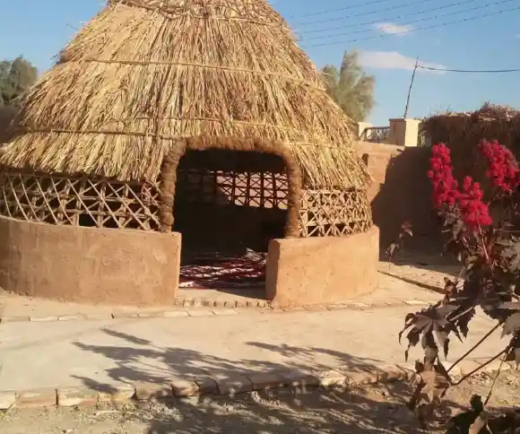 اقامتگاه بومگردی سایه کویر-1