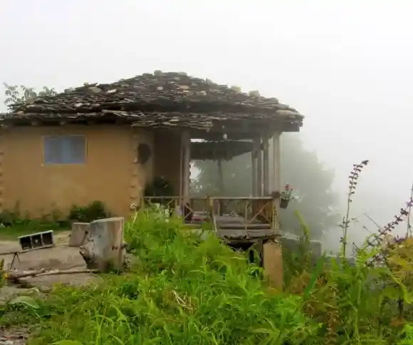 اقامتگاه بومگردی لوتک-1