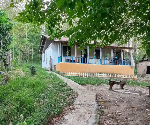 اقامتگاه بومگردی فانوس-1