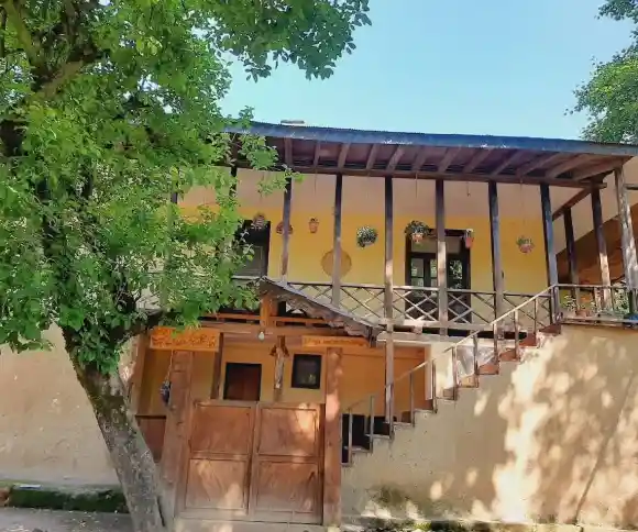 اقامتگاه بومگردی باغ نشین-1