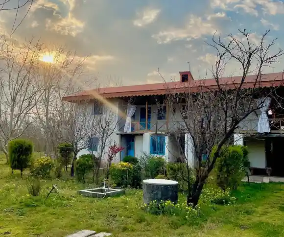 اقامتگاه بومگردی خانه خورشید-1