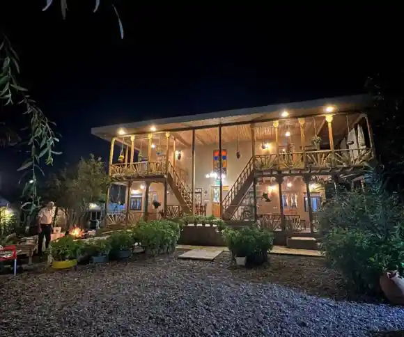 اقامتگاه بومگردی می جان-1