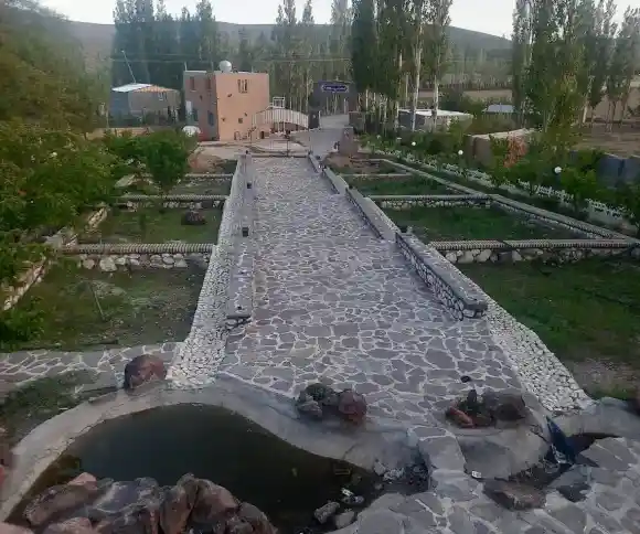 اقامتگاه بومگردی پازینه-1