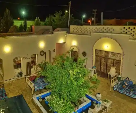 اقامتگاه بومگردی خانم جان-1