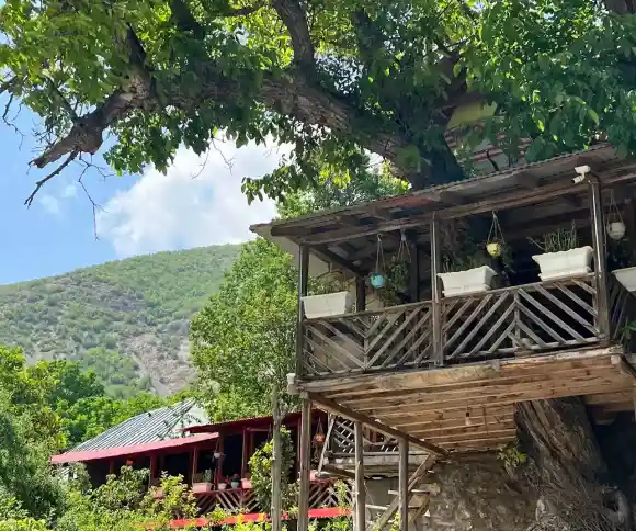 اقامتگاه بومگردی تورنه-1