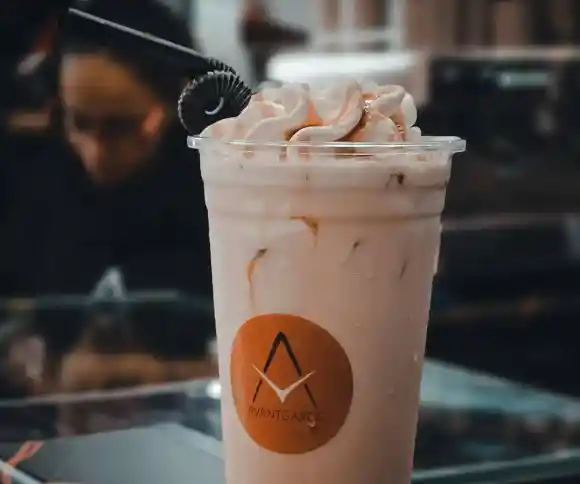 کافه آوانگارد-1