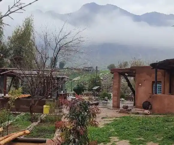 اقامتگاه بومگردی کی قباد قلعه سرد-1