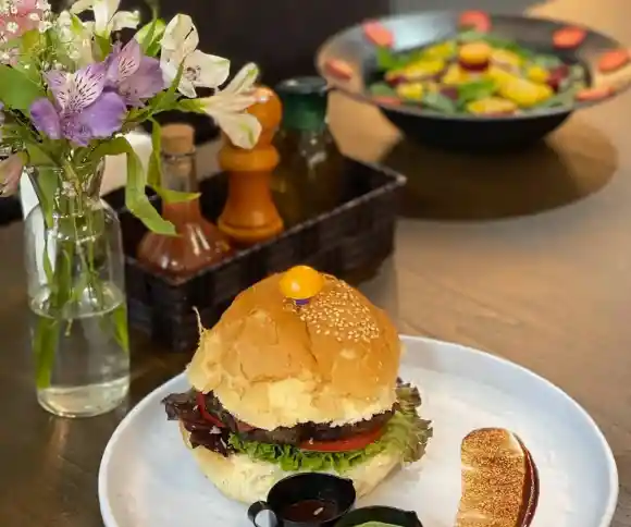 رستوران آلفا-1