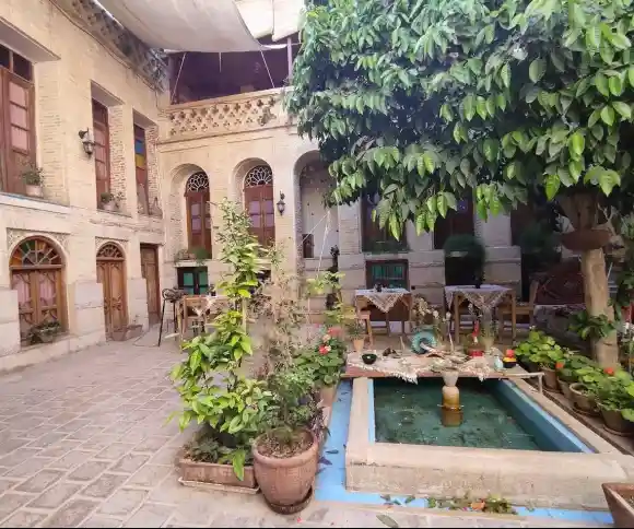 اقامتگاه بومگردی لوتوس-1