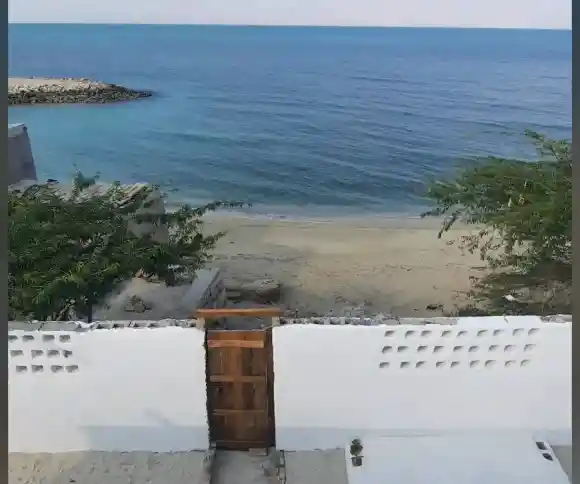 اقامتگاه بومگردی روزنه لاوان-1