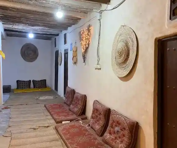 اقامتگاه بومگردی بادگیر لارک-1