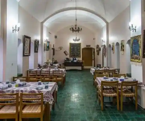 هتل جهانگردی نایین-1