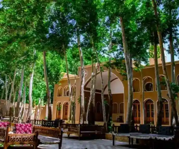 اقامتگاه سنتی باغ خوشنویس-1