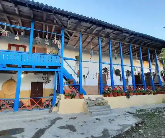 اقامتگاه بومگردی کلبه سوتراش-1