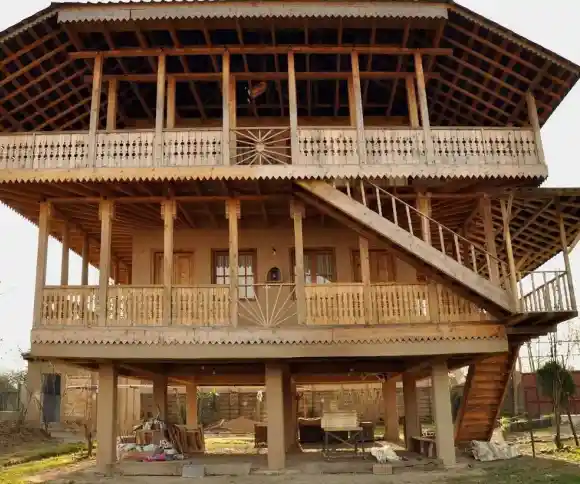 اقامتگاه بومگردی ملک-1