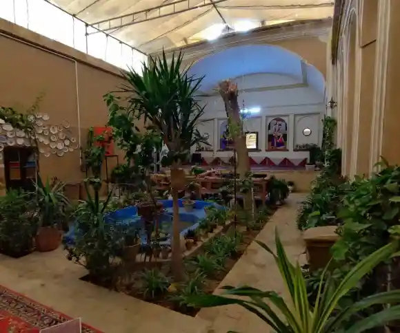 اقامتگاه بومگردی خانه خشتی-1