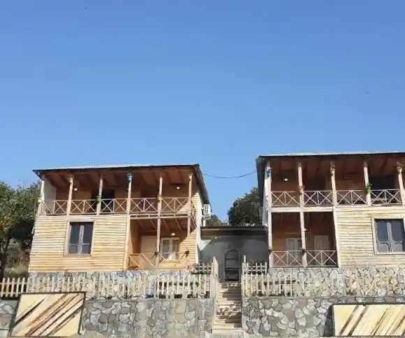 اقامتگاه بومگردی اَتر-1