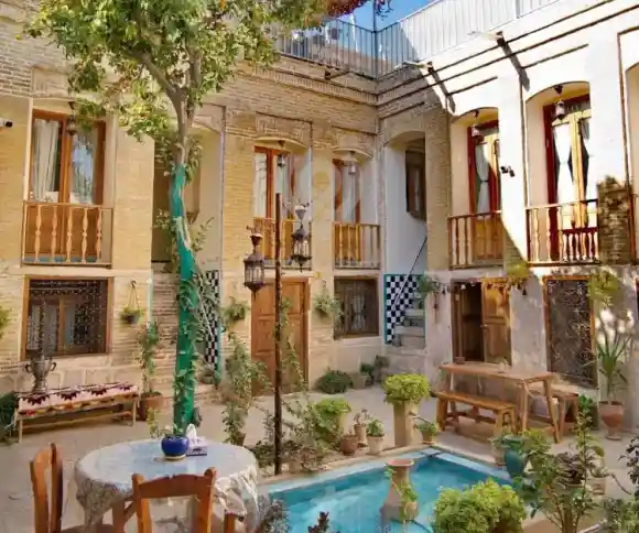 اقامتگاه بومگردی آنا شیراز-1