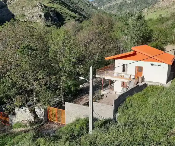 اقامتگاه بومگردی گلوسنگ کلیبر-1