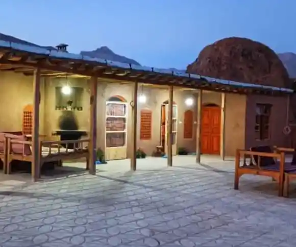 اقامتگاه بومگردی آناده-1