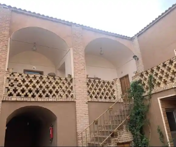 اقامتگاه بومگردی سرای مهر خراشاد-1