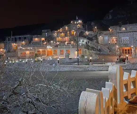 اقامتگاه بومگردی بادامشک-1