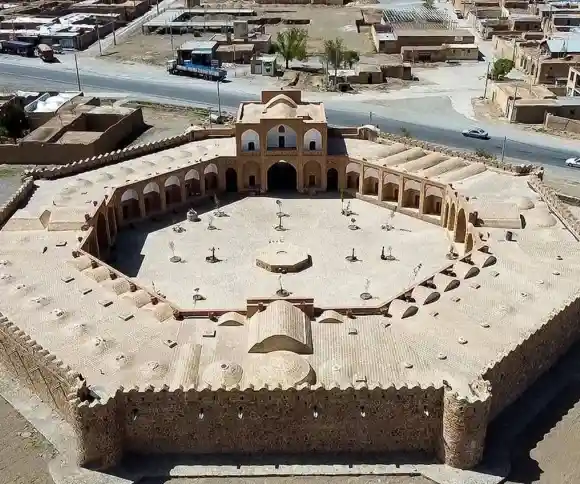 اقامتگاه سنتی کاروانسرای امینآباد-1