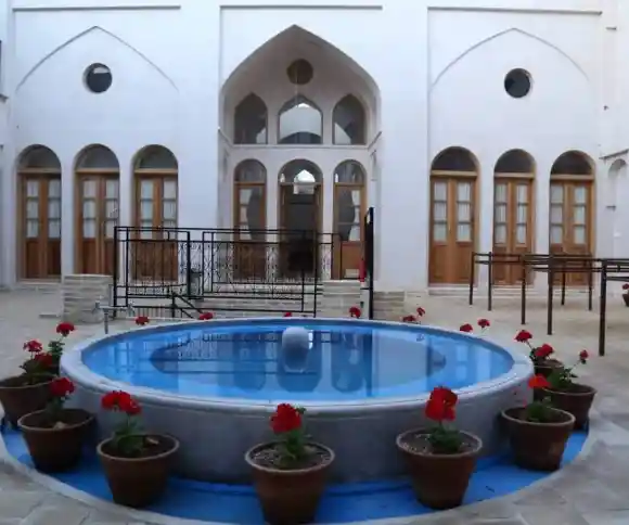 بوتیک هتل دربند زواره-1