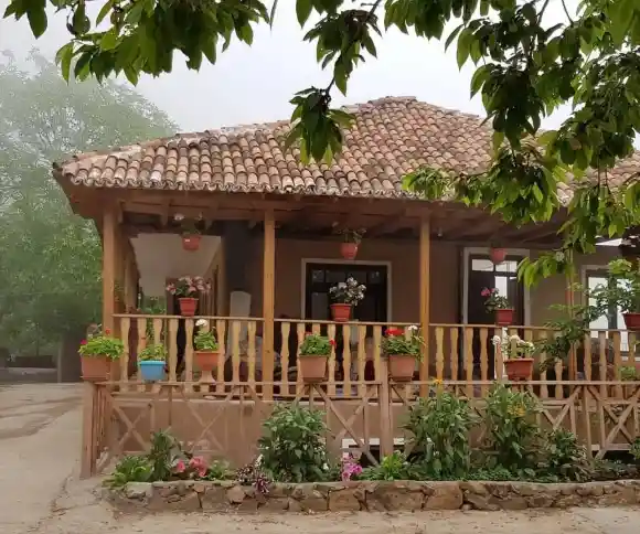 اقامتگاه بومگردی سرونوش-1