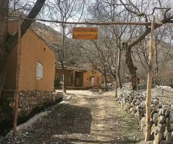 اقامتگاه بومگردی خانه پدری-1