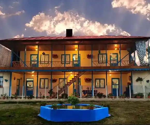 اقامتگاه بومگردی خانه شادزی-1