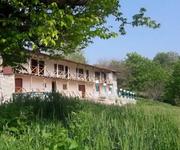 اقامتگاه بومگردی الماس هزارجریب-1