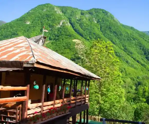 کلبه چوبین-1